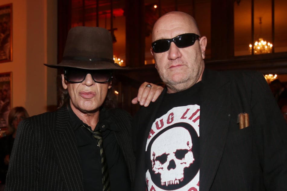 Der 64-Jährige (r.) war jahrzehntelang der Leibwächter und enger Freund von Udo Lindenberg (77), doch 2013 kam es zum Bruch zwischen den beiden. (Archivfoto)