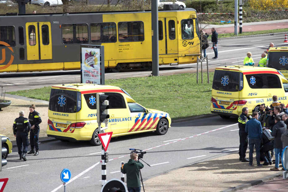 Zahlreiche Rettungskräfte sind in der niederländischen Stadt im Einsatz.