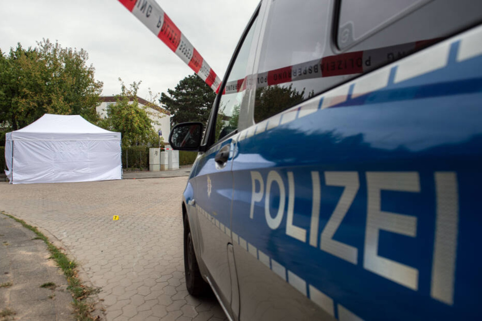 Die Frau starb noch am Ort des schrecklichen Unfalls. (Symbolfoto)