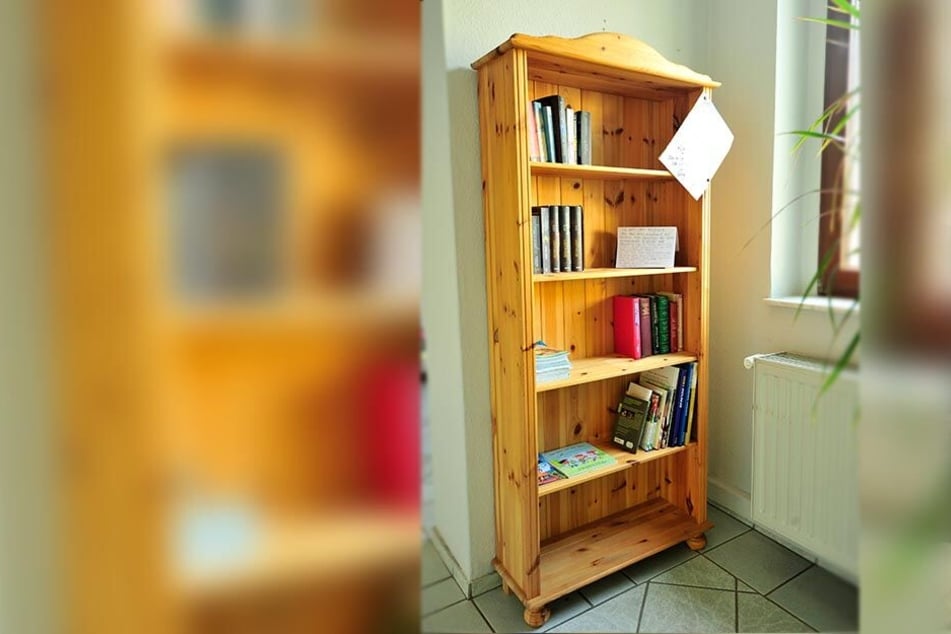 Das sonst immer volle Tausch-Regal war plötzlich fast leer - die Betreiberin möchte die Bücher zukünftig kennzeichnen.