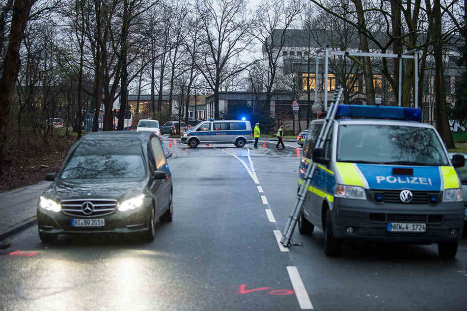 Die Brückenstraße wurde nach dem schweren Unfall komplett gesperrt.