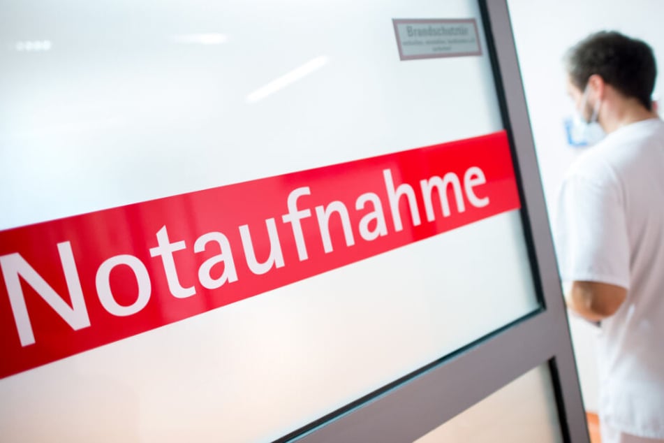 Das Mädchen wurde in eine Klinik gebracht und untersucht. Wie durch ein Wunder trug sie nur einige Schürfwunden von dem Unfall davon. (Symbolbild)