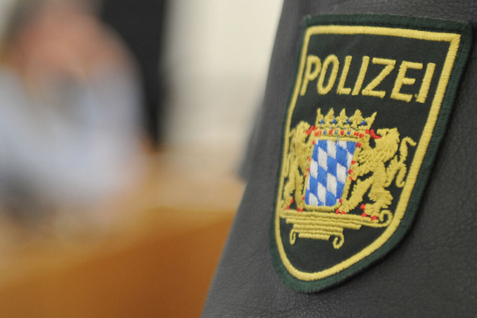 Ein 22 Jahre alter Mann muss sich in Kempten vor Gericht verantworten. (Symbolbild)