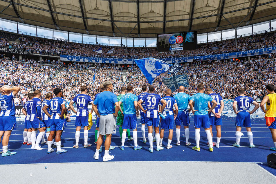 Aufmunternde Worte für die Hertha-Stars gab es aus der Ostkurve.