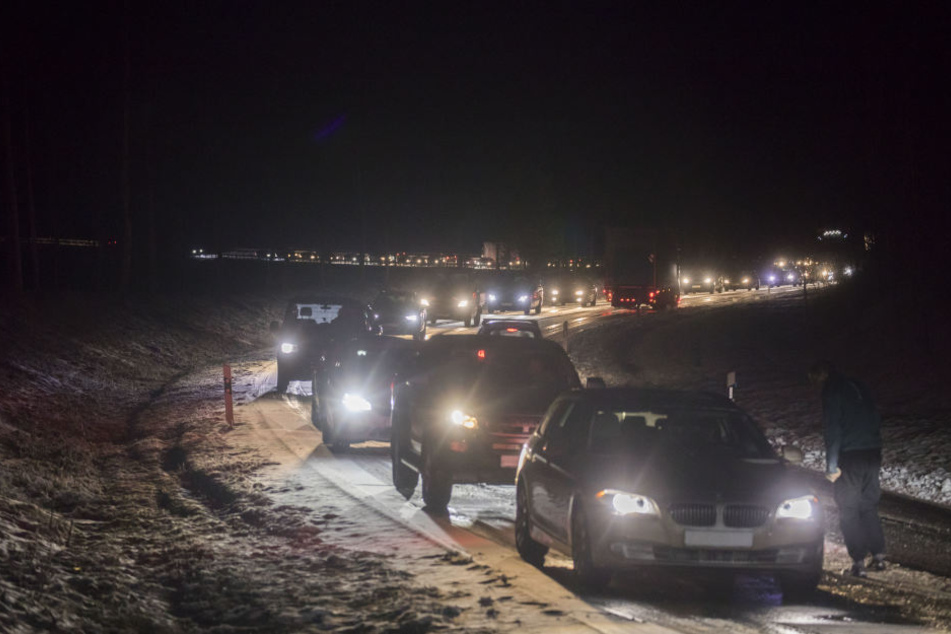 Auf der B 101 bei Scheibenberg kam es am Montagabend zu einem kilometerlangen Stau.