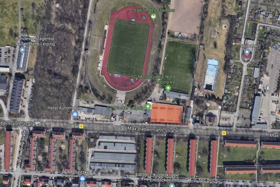Der Angriff ereignete sich in der Max-Liebermann-Straße in Höhe des Stadions des Friedens.