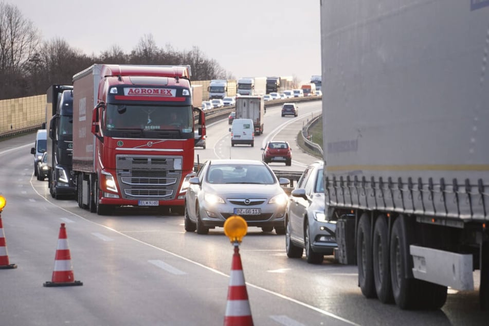 Willkommen in der Blechlawine: Zu Ostern drohen in Sachsen wieder jede Menge Staus, auch auf der A 4.