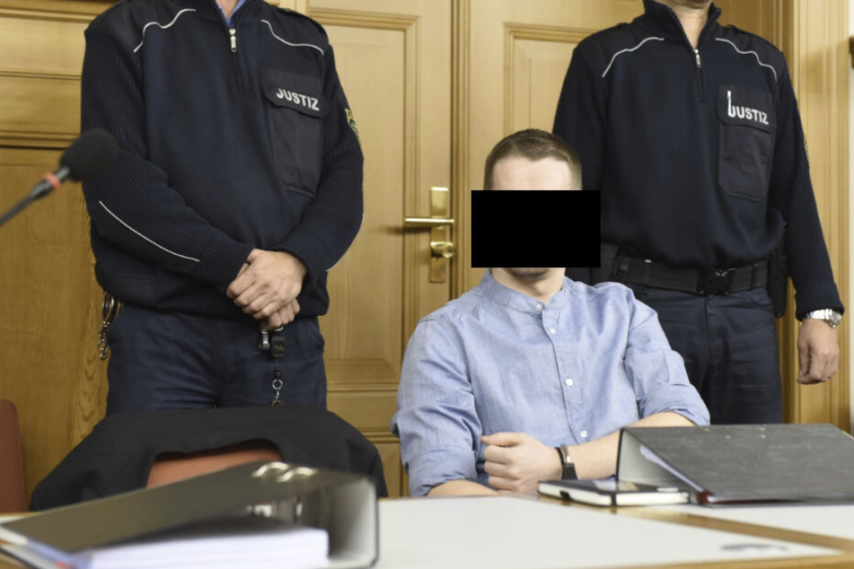 Mike G. (28) erstach im Drogenwahn seinen Freund und steht nun wegen Mordes vor Gericht.