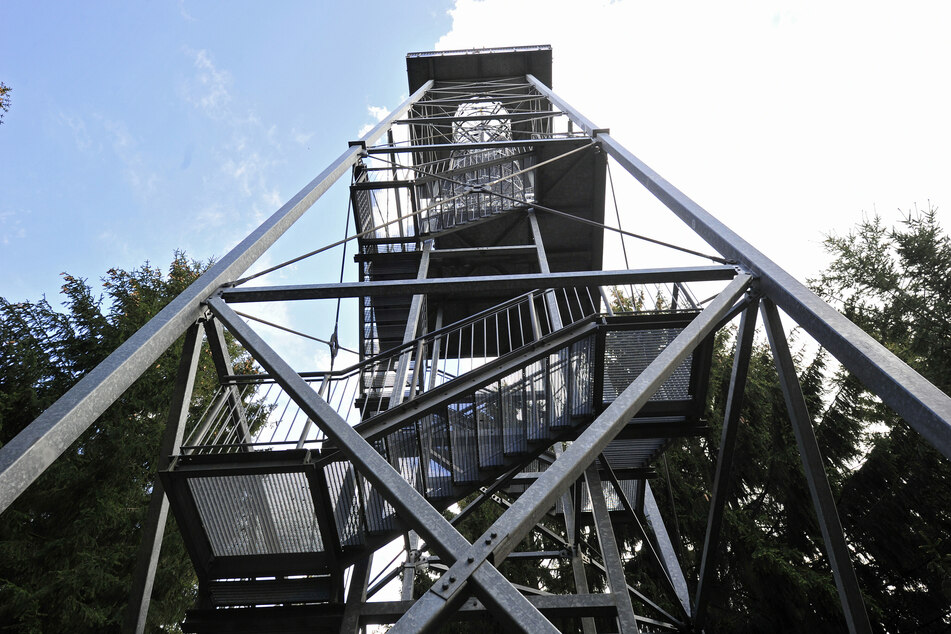 Der Maria-Josefa-Turm auf dem Totenstein war die letzte große Anschaffung aus der Ortskasse.