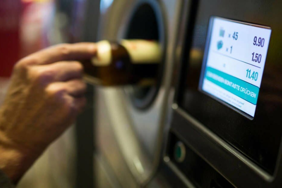 Die Beschuldigten streiten ab, die Pfandautomaten manipuliert zu haben.