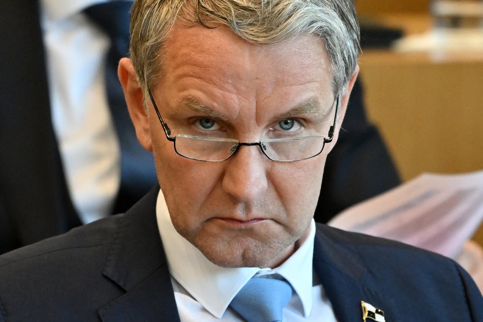 In Thüringen stellt die AfD mit ihrem Rechtsaußen Björn Höcke (*1972) an der Spitze die stärkste Landtagsfraktion. (Archivbild)