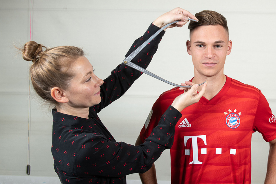 Joshua Kimmich (25) wird vermessen, um ein Wachsfiguren-Pendant für Madame Tussauds Berlin zu erstellen.