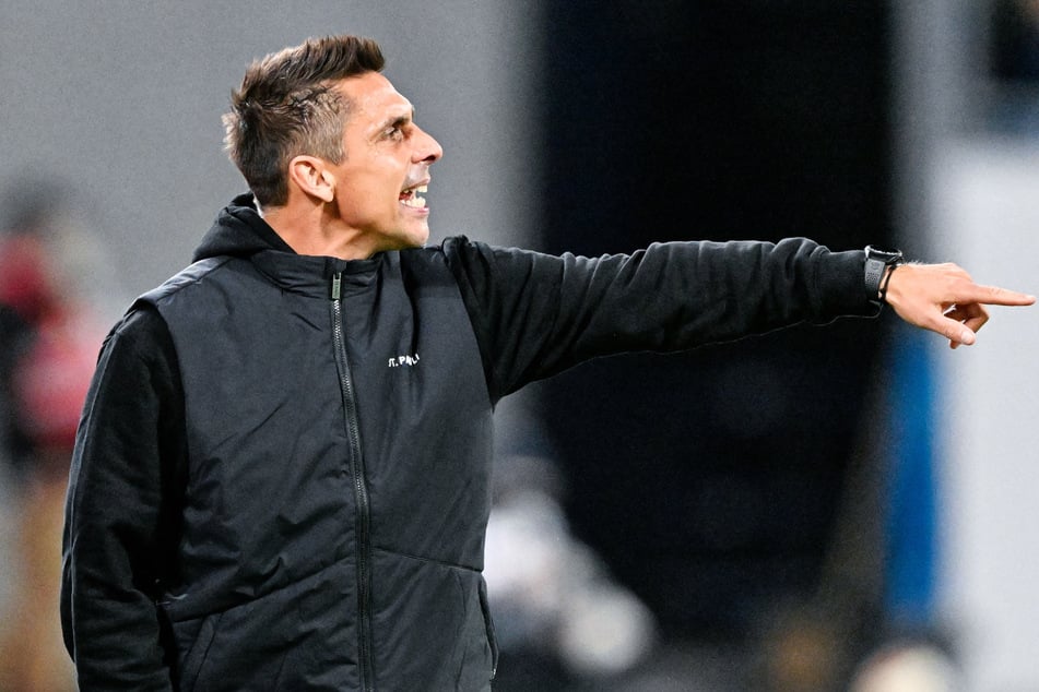 St.-Pauli-Trainer Marcel Rapp (47) war mit dem Unentschieden in Darmstadt nicht zufrieden.