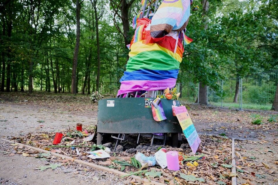 Der CSD-Gedenkbaum im Berliner Tiergarten wurde unlängst beschädigt.