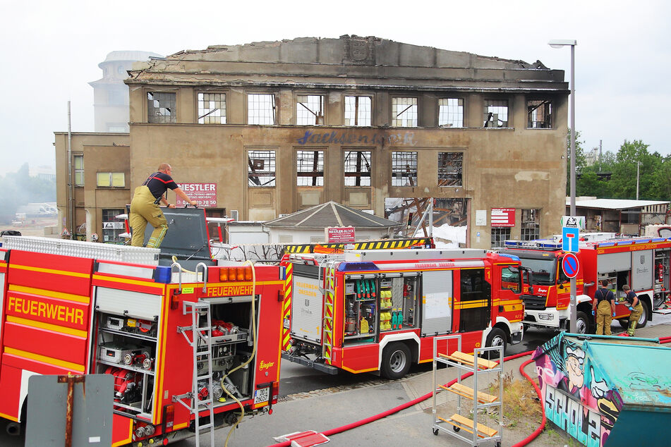 Der Großbrand in der Albertstadt ist gelöscht. Am Dienstagmorgen rückten die letzten Feuerwehrkräfte ab.
