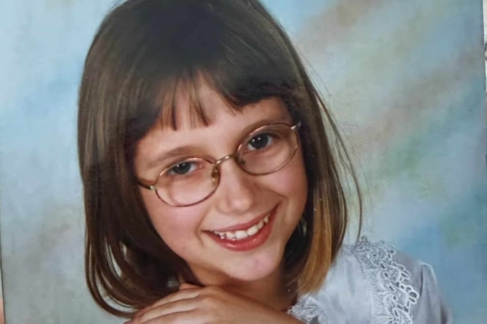 Im Video blendet Anna Heiser (35) kurz ein Foto aus ihrer Kindheit ein.