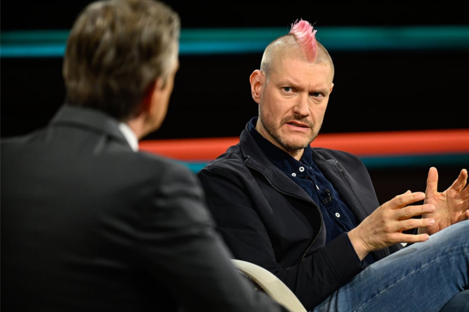 Markus Lanz fragt Sascha Lobo über Liebe zur KI: "Kann man auch flirten?"