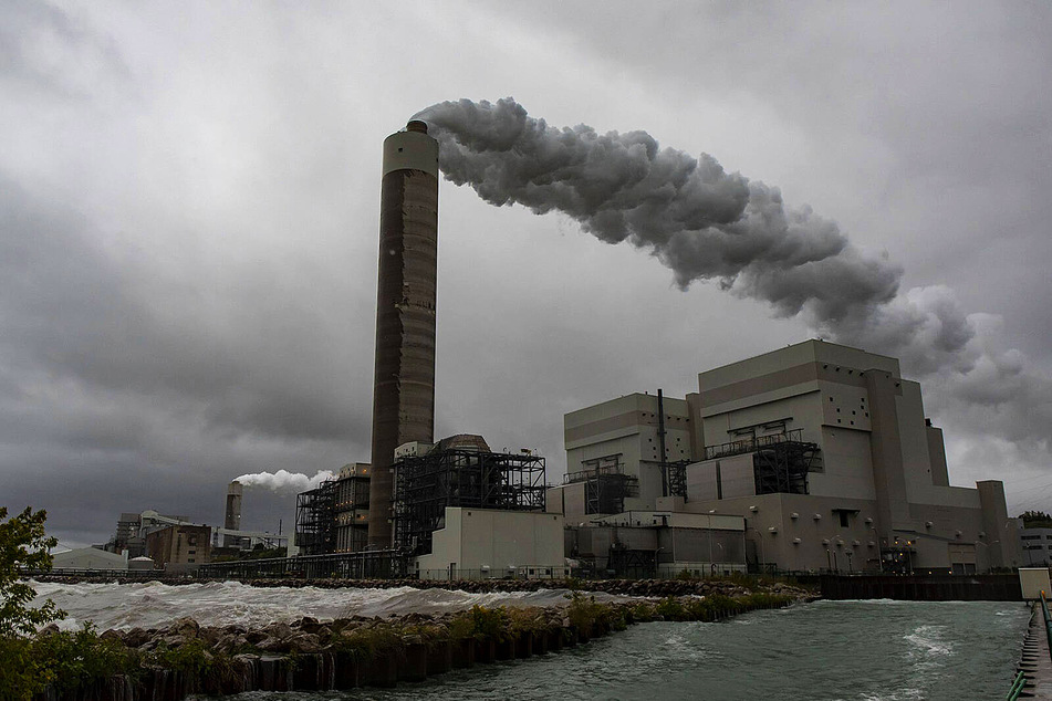 The Oak Creek power plant in Wisconsin, which runs on both coal and natural gas to generate electricity, is just one of many plants in the US that will need to be taken offline as part of effective steps to fight climate change.