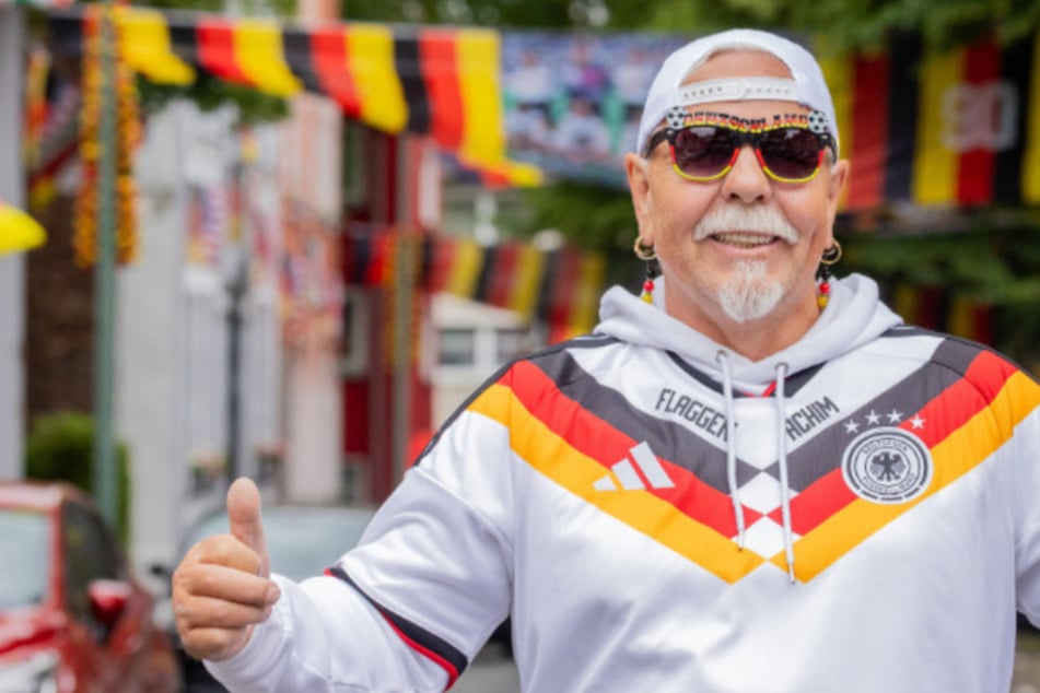 Dicke WM-Party im Ruhrgebiet: "Flaggen-Achim" zieht deutsche Fans in seine Straße