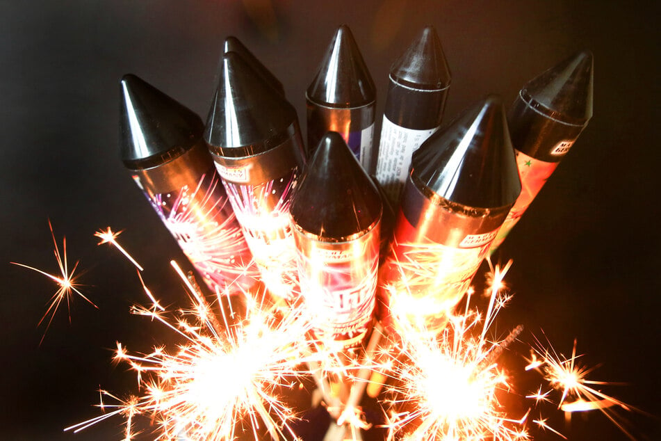 Feuerwerkskörper der Kategorie F2 dürfen nur am Silvester- und Neujahrstag abgebrannt werden. (Symbolbild)