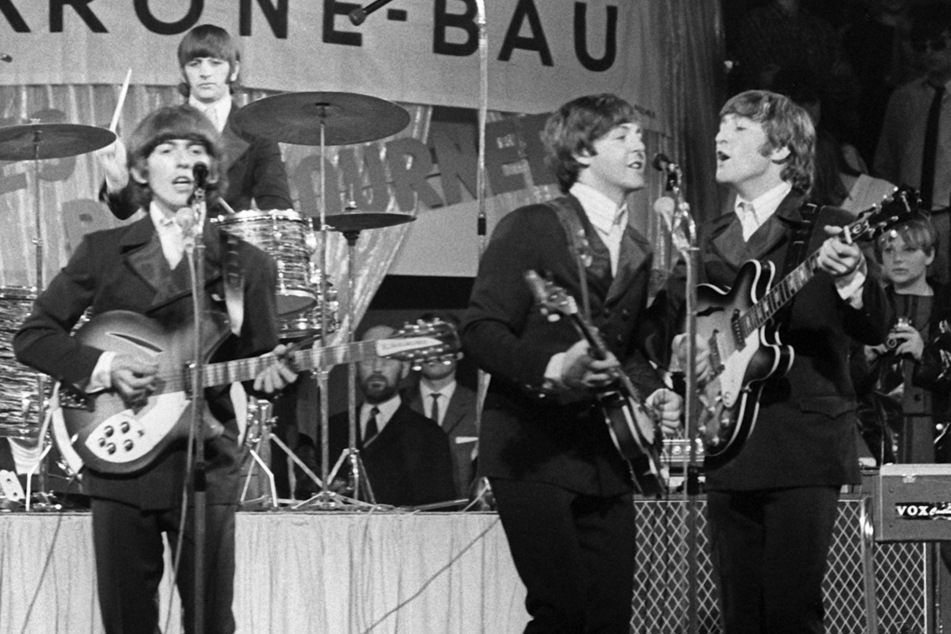Die Beatles, l. n. r.: George Harrison (†58), Paul McCartney, John Lennon (†40) und Schlagzeuger Ringo Starr (82) traten 1960 das letzte Mal gemeinsam auf.