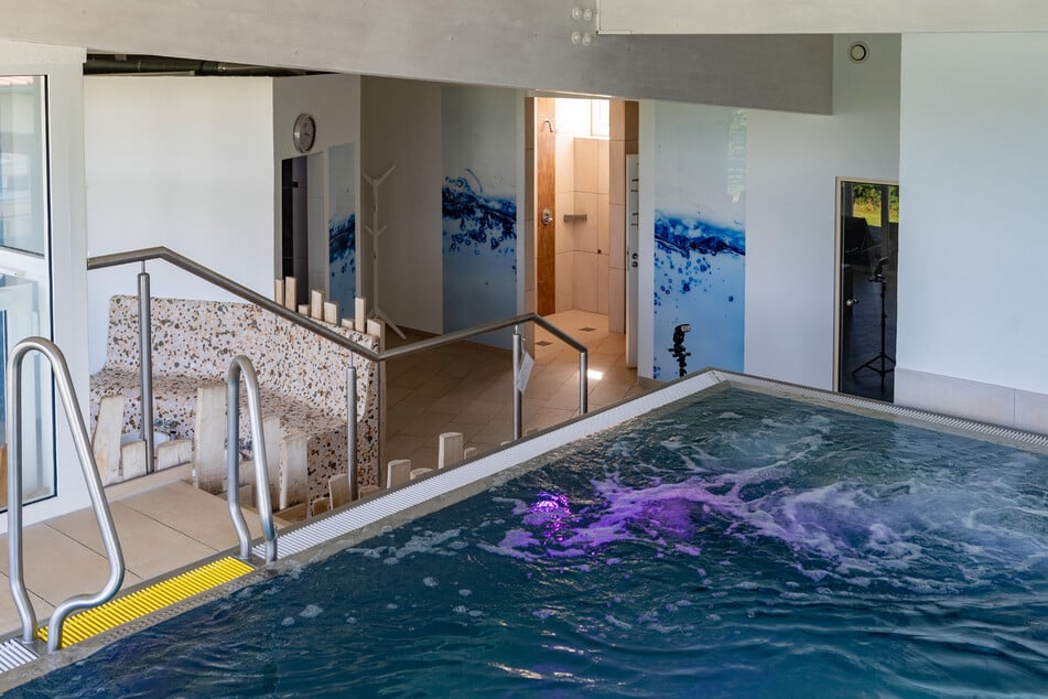 Die fünf Sterne für die LuxOase kommen nicht von ungefähr. Der Campingplatz bietet sogar einen Wellness-Pool.