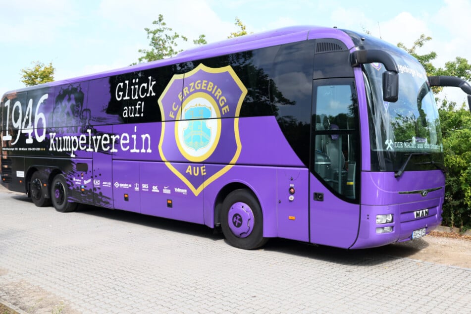 Der Mannschaftsbus der Veilchen kutschiert am Freitag die Gladbach-Profis.
