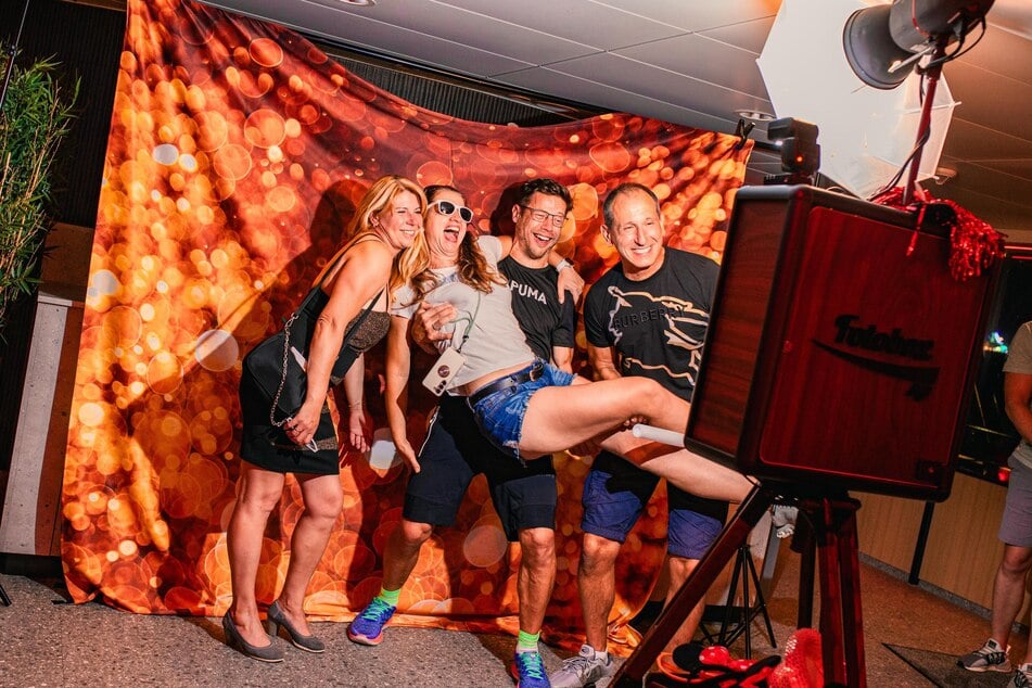 Ein paar Erinnerungsschnappschüsse konnte man in der Fotobox auf dem Boot schießen.