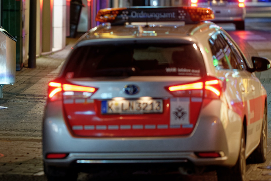 Mitarbeiter des Kölner Ordnungsamtes wurden bei dem illegalen Rave angegriffen. (Symbolbild)