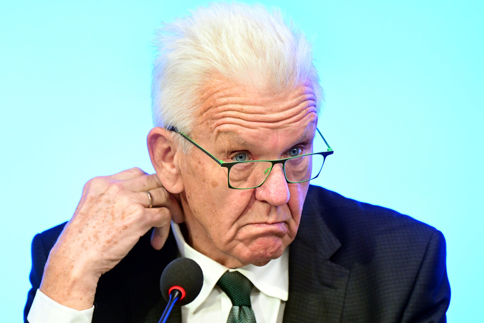 Baden-Württembergs Ministerpräsident Winfried Kretschmann (75, Grüne) hat sich mit Bundesinnenministerin Nancy Faeser (53, SPD) über Grenzkontrollen unterhalten.