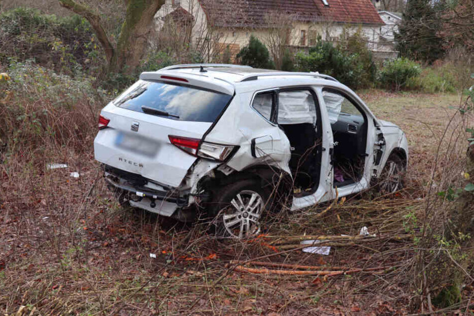Der Seat landete im Dickicht.