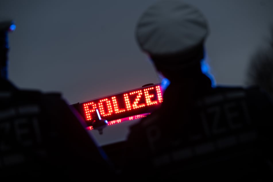 Bei der Vollstreckung des Haftbefehls hat die Polizei bei einem Mann in Bischofswerda gleich noch mehr potenzielle Straftaten festgestellt. (Archivfoto)