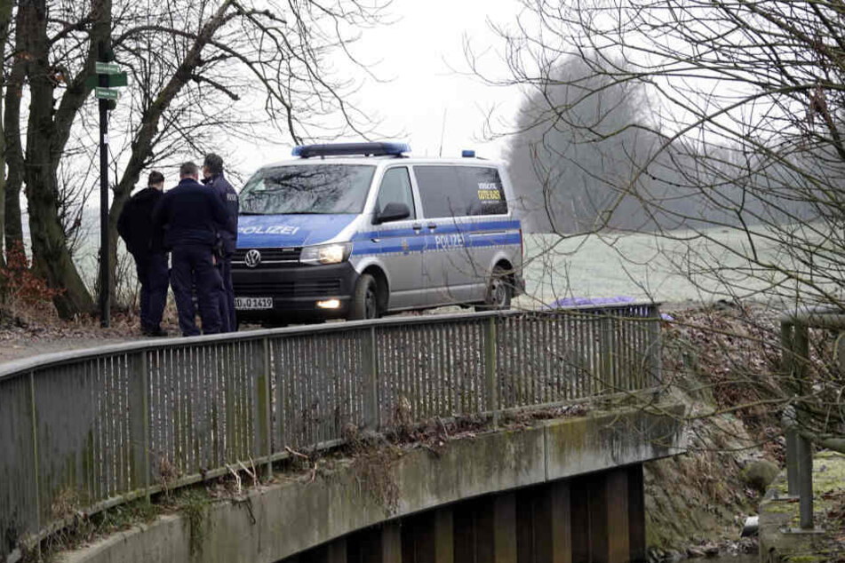 Die Polizei fand am Samstagmorgen einen leblosen Mann in einem Bach in Chemnitz.