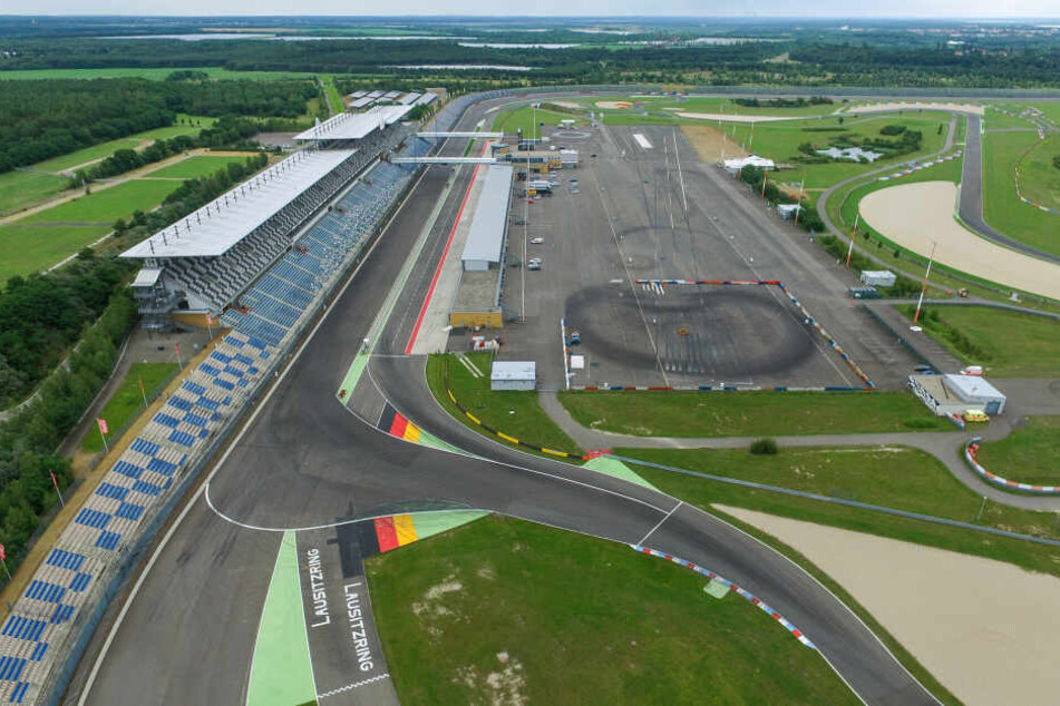 Wegen gerader und asphaltierter Strecken fiel die Wahl auf den Lausitzring.