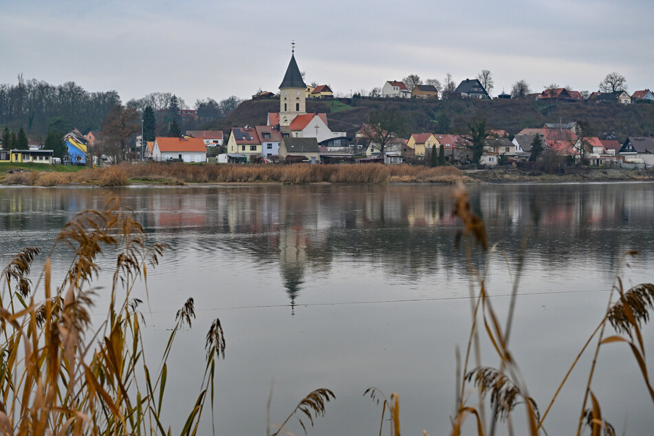 Die brandenburgische Kleinstadt Lebus an der Oder ist wolkenverhangen. (Archivbild)