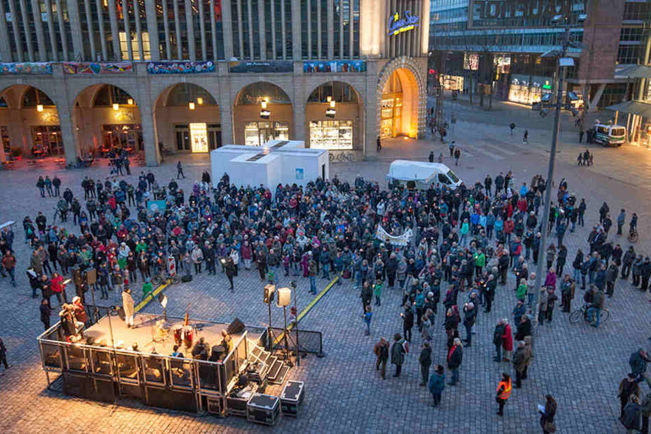 Bei der Veranstaltung auf dem Neumarkt sollen Familien mit Kindern vergrault worden sein.