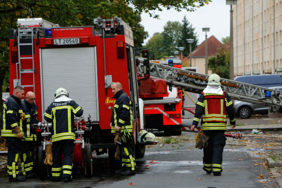 Die Feuerwehr musste mit mehreren
Einsatzfahrzeugen anrücken.