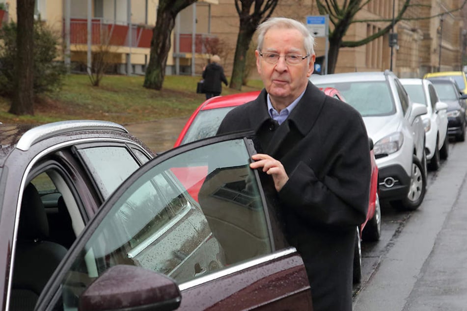 Vom Vorwurf der Fahrerflucht wurde Ex-Kultusminister Karl Mannsfeld (79) gestern frei gesprochen.