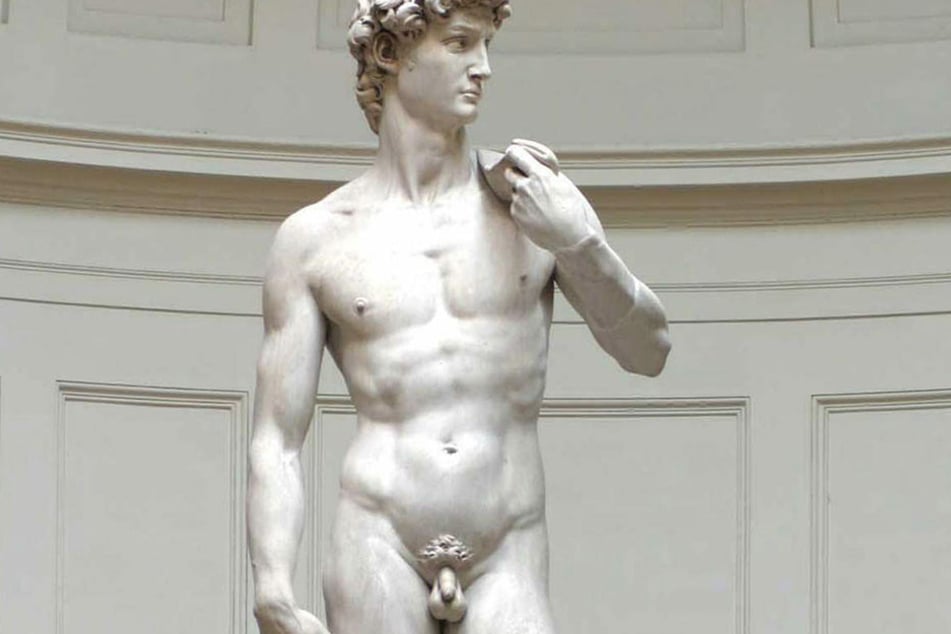 Großer, starker Mann mit kleinem Penis: die David-Statue von Michelangelo.