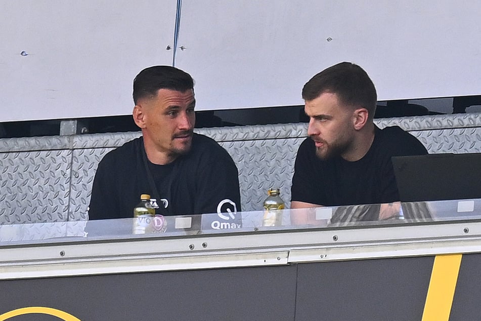 Lars Bünning (28, r.) ist zurück im Rudolf-Harbig-Stadion! Rund zehn Wochen nach seiner Hirnblutung besuchte er das Heimspiel gegen Darmstadt 98.
