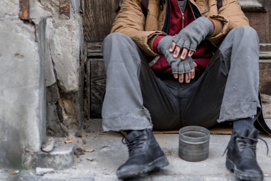 Mann will geliebten Hund nicht im Stich lassen und erfriert vor der Wache, in der das Tier festsitzt