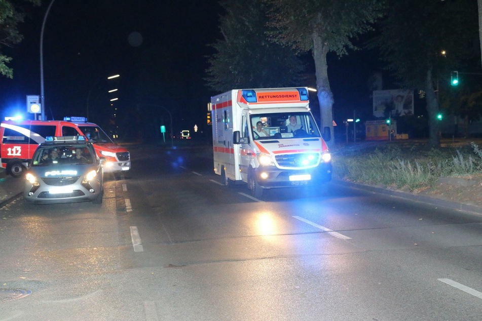 Ein 23 Jahre alter Mann wurde in der Nacht zu Freitag in Berlin-Lichtenrade mit einem Messer verletzt.