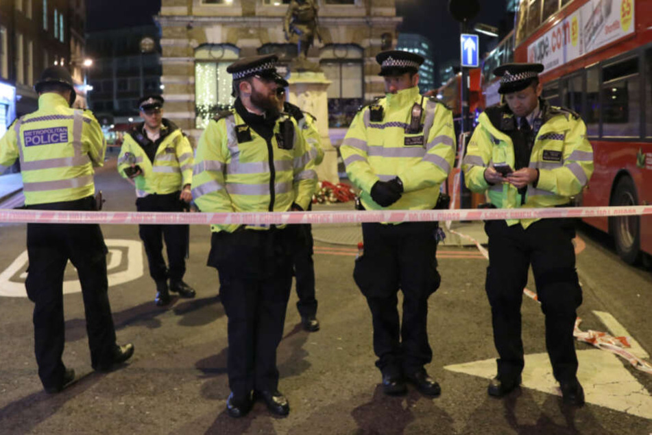 Die britische Polizei stuft die Attacke mit mehreren Verletzten als Terrorangriff ein, wie Scotland Yard mitteilte.