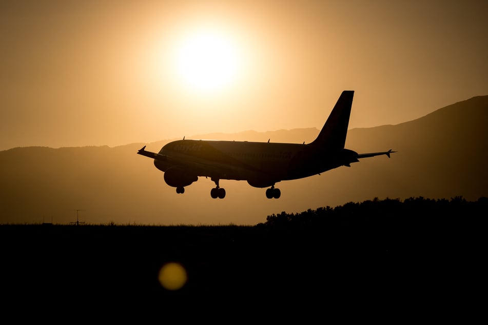 Eigentlich sollt es ein entspannter Rückflug aus dem Urlaub werden, doch darauf wurde nichts. (Symbolbild).