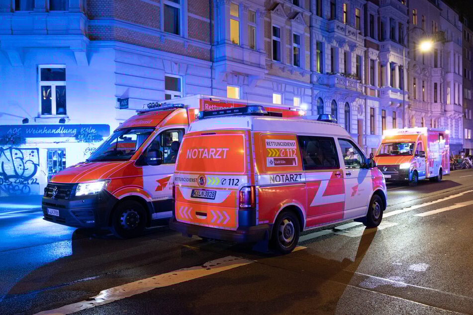 Neben mehr als 50 Feuerwehrkräften war auch ein Notarzt im Einsatz.