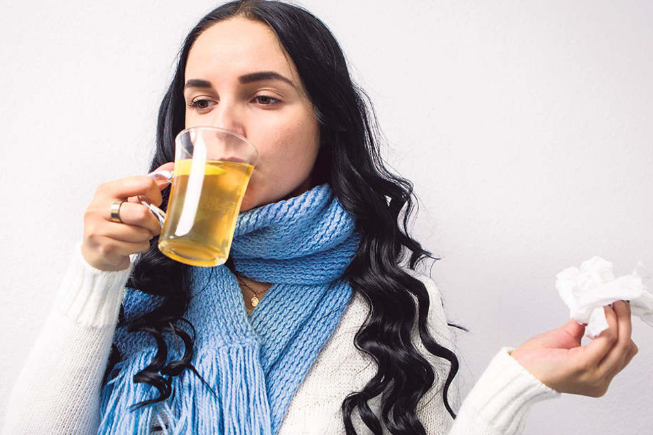 Abwarten und Tee trinken: Hoffentlich verzieht sich die Grippe bald wieder. Bei Fieber aber unbedingt zum Arzt!
