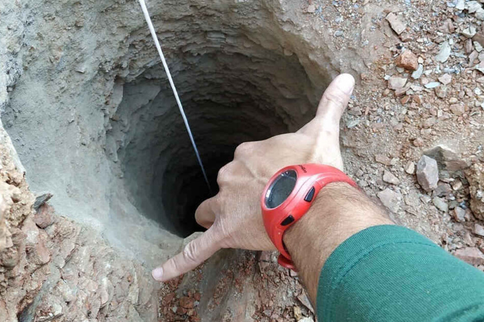 In diesen 25 cm breiten Schacht war Julen gefallen.