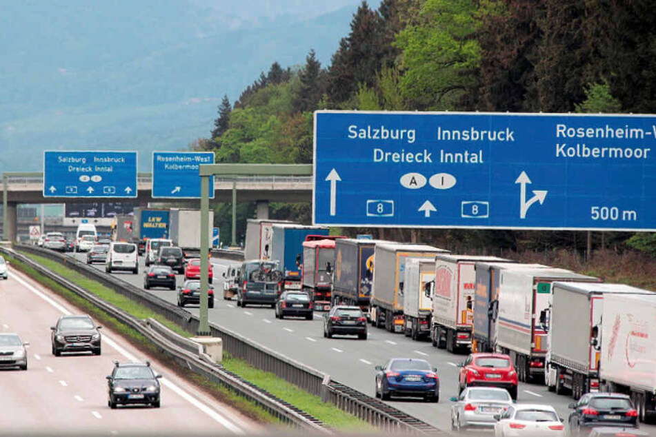 Der Streit trug sich auf einem Autohof auf der Inntalautobahn zu. (Symbolbild)