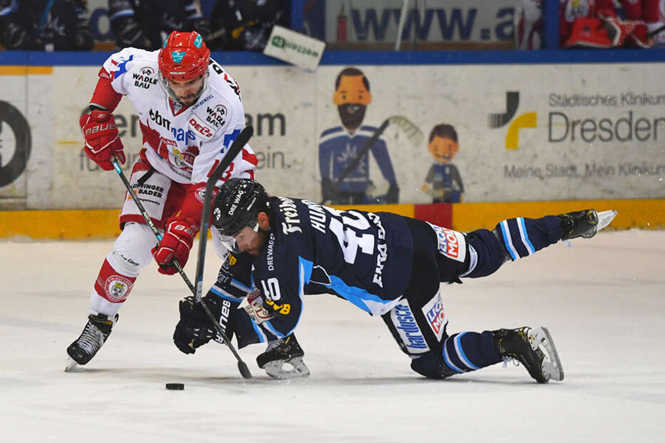 Die Eislöwen legten wir hier Nick Huard (r.) buchstäblich eine Bruchlandung in die Saison hin.