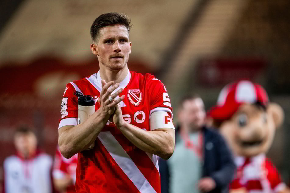 Für Energie Cottbus und Kapitän Axel Borgmann (31) war es vor allem wichtig, Rostock in der Tabelle nicht rankommen zu lassen. (Archivbild)